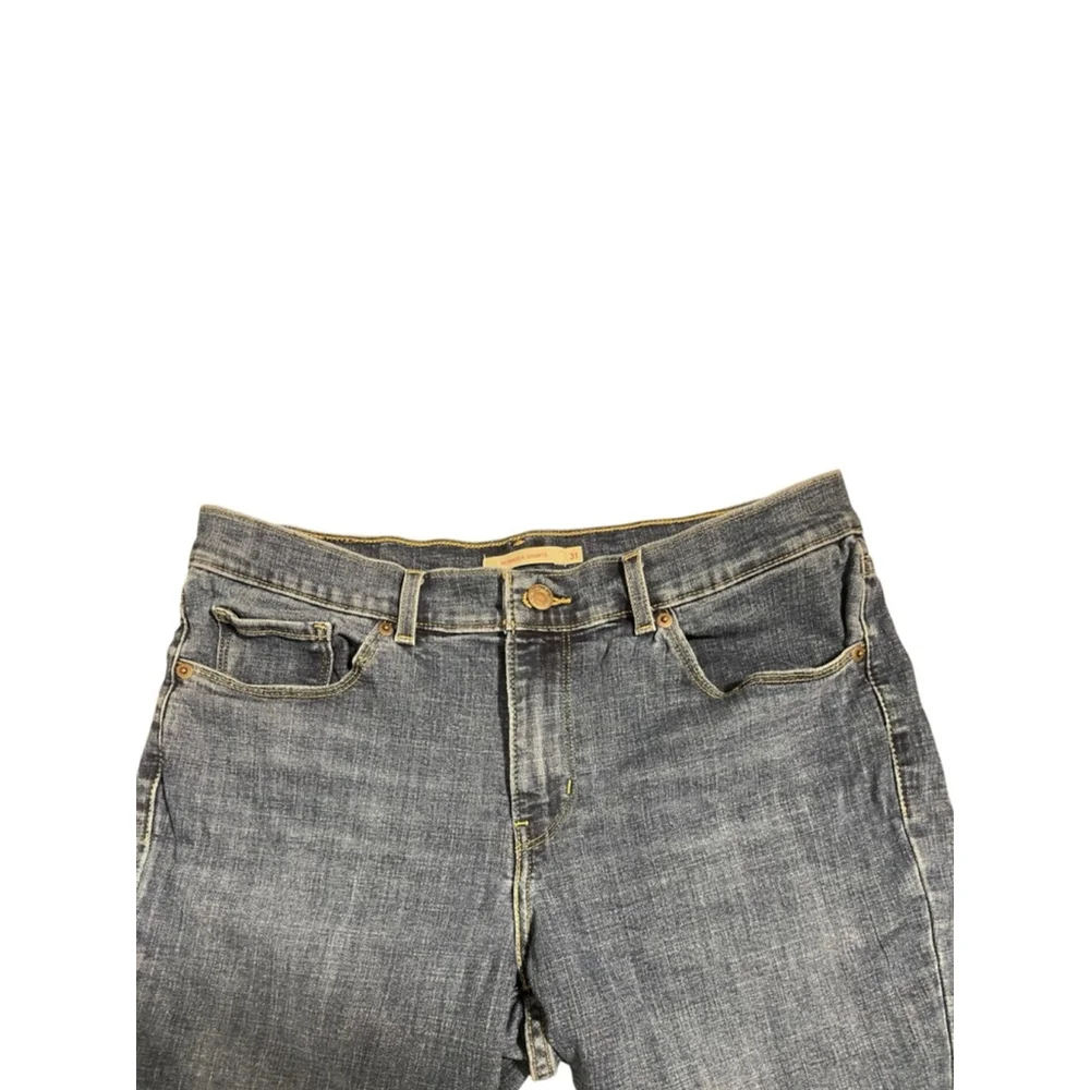 Women’s Levi’s Denim Bermuda shorts size 31 Regular Straight medium wash - Picture 2 of 5